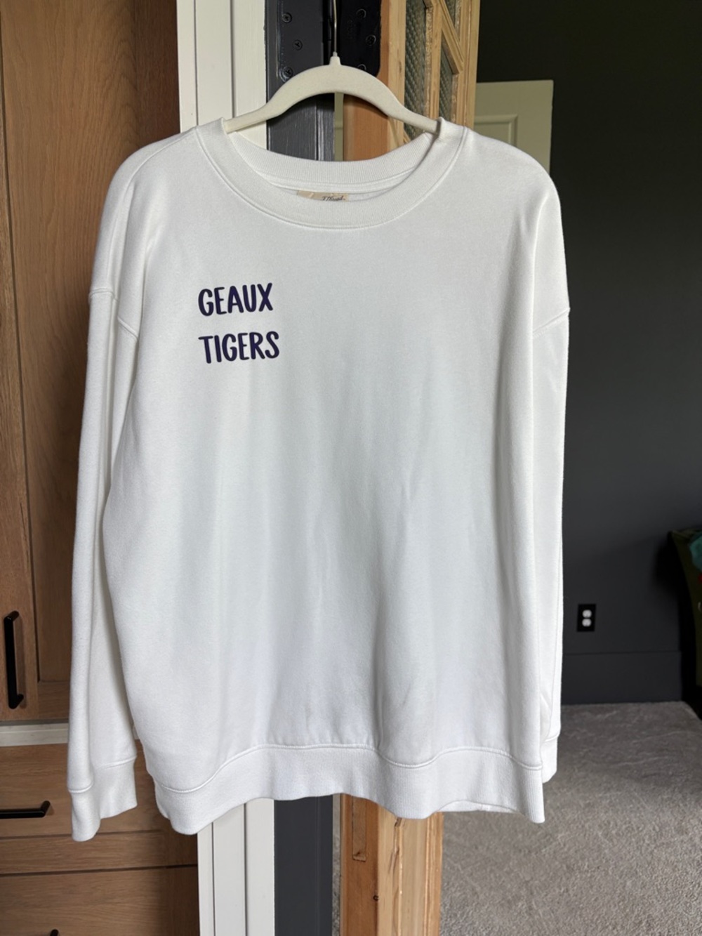 Universal Thread White 'Geaux Tigers' Pullover Sweatshirt